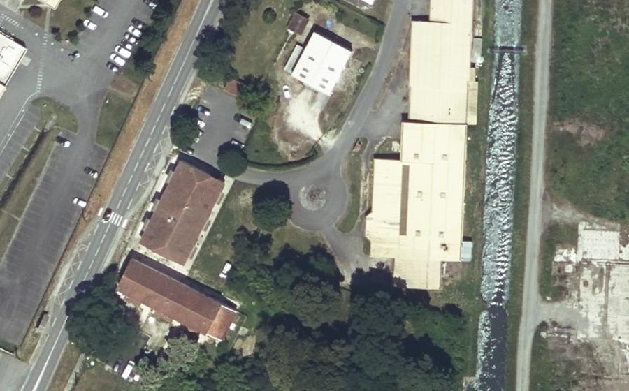Vue aérienne du Rond-point anonyme n°273945047