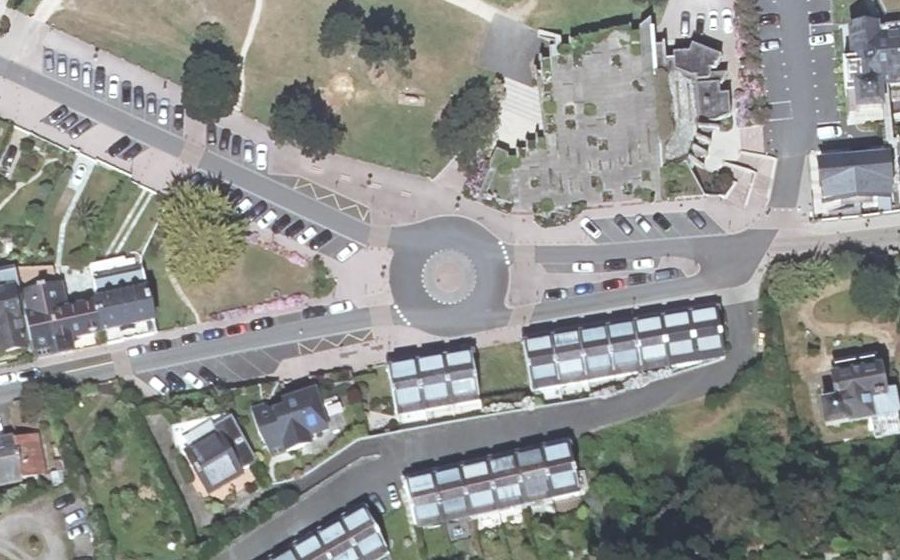 Vue aérienne du Rond-point anonyme n°27403674