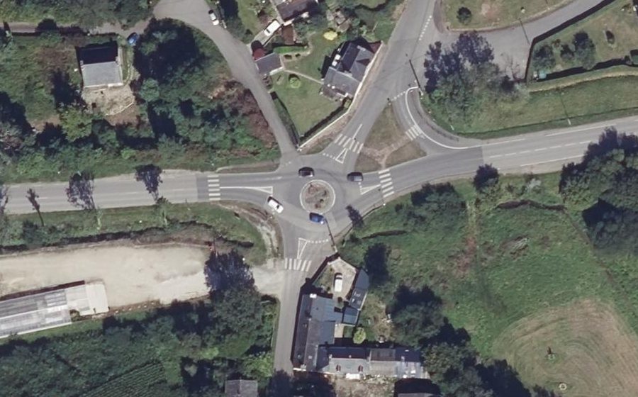 Vue aérienne du Rond-point anonyme n°27405327