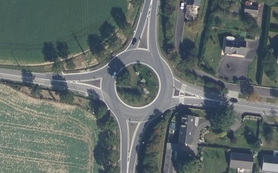 Vue aérienne du Rond-point anonyme n°27405853