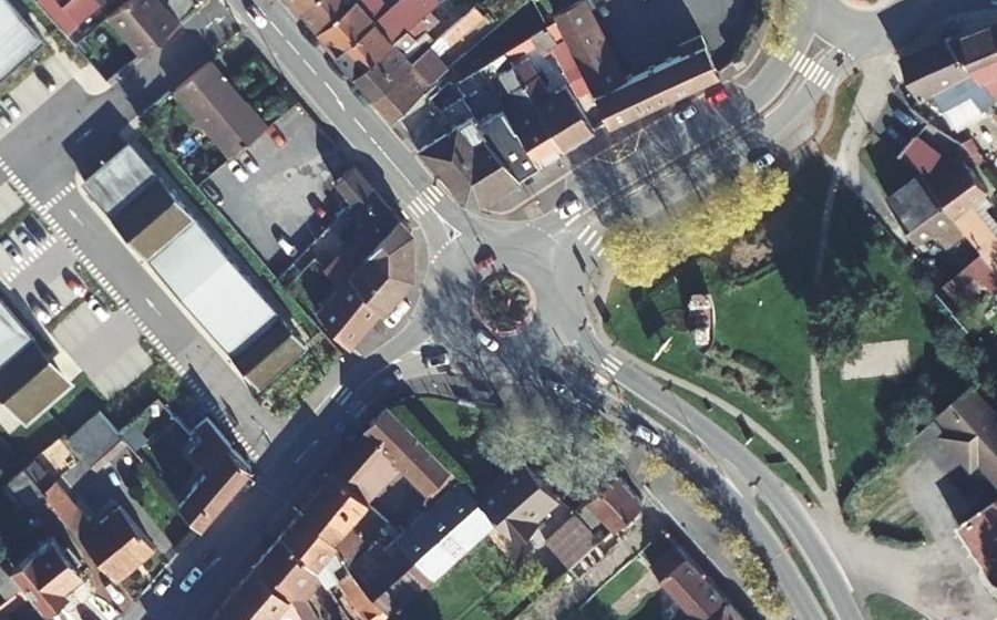 Vue aérienne du Rond-point anonyme n°27417712