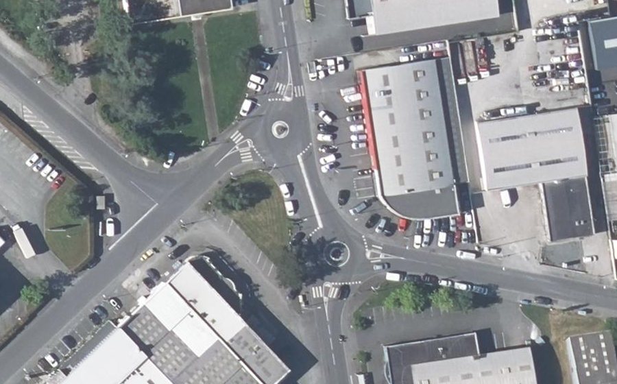 Vue aérienne du Rond-point anonyme n°27418598