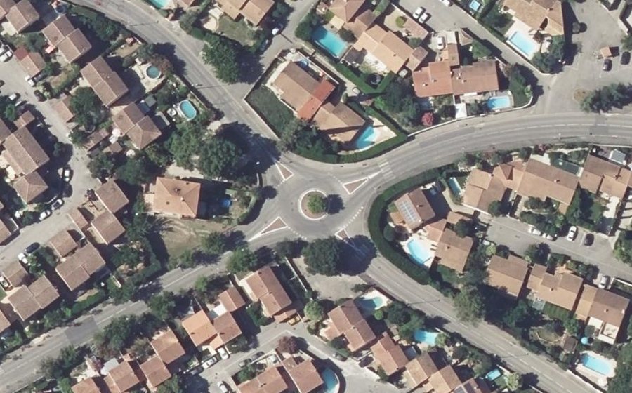 Vue aérienne du Rond-point anonyme n°27425346