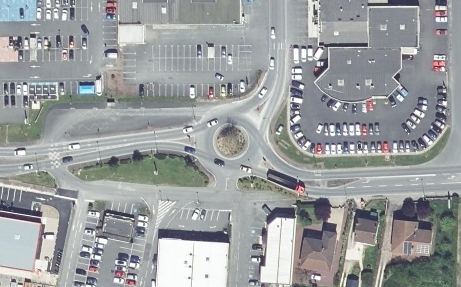 Vue aérienne du Rond-point anonyme n°27427402