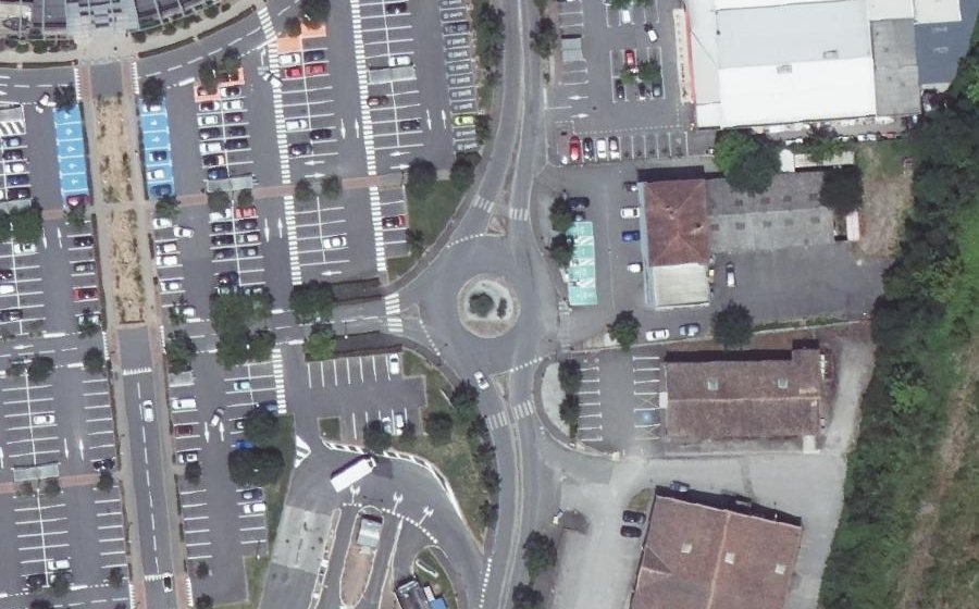 Vue aérienne du Rond-point anonyme n°274279761