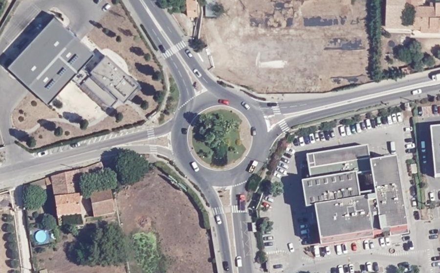 Vue aérienne du Rond-point anonyme n°27428159