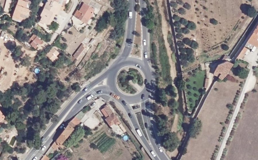 Vue aérienne du Rond-point anonyme n°27428163