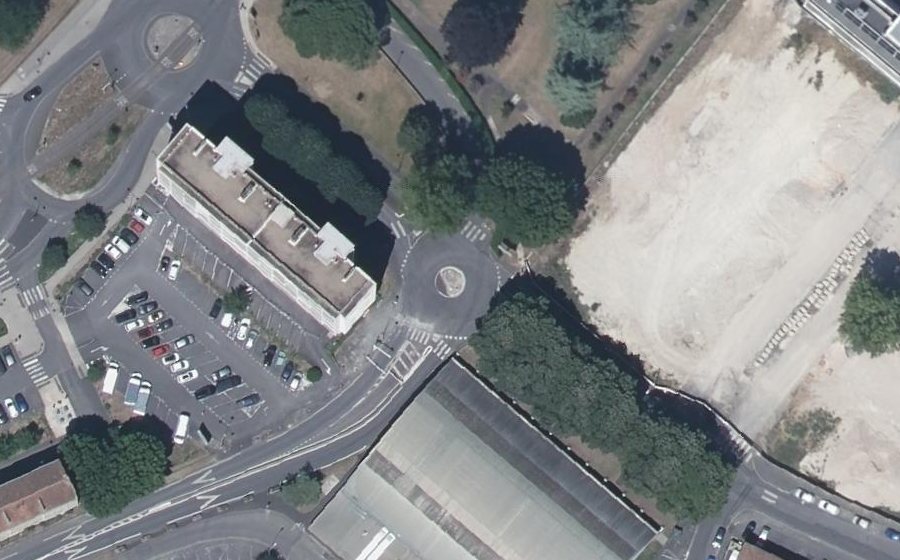 Vue aérienne du Rond-point anonyme n°27429066