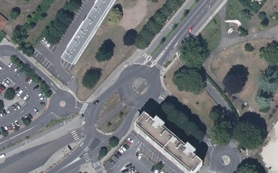 Vue aérienne du Rond-point anonyme n°27429164
