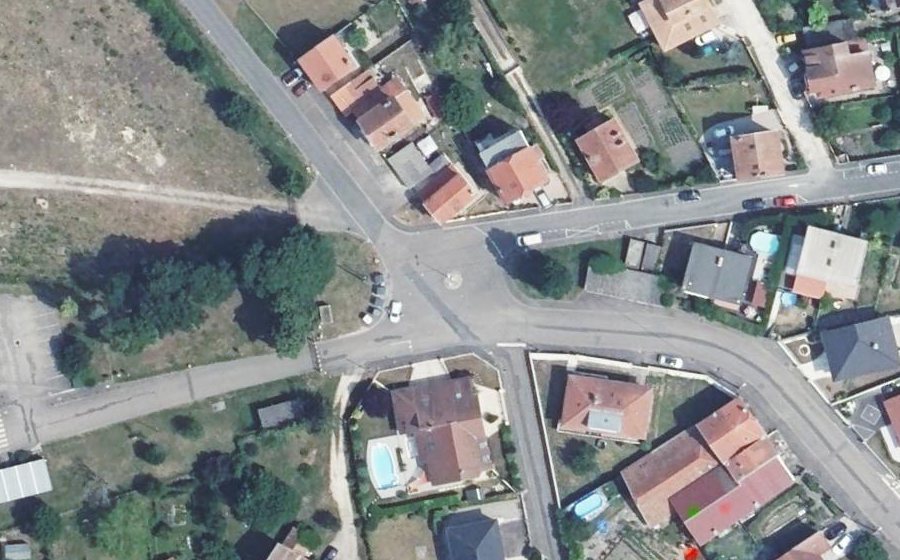 Vue aérienne du Rond-point anonyme n°274328556