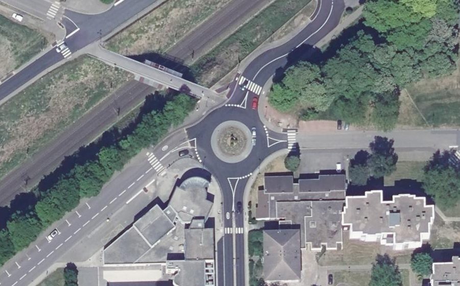 Vue aérienne du Rond-point anonyme n°27433446