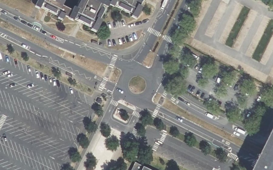 Vue aérienne du Rond-point anonyme n°27434953