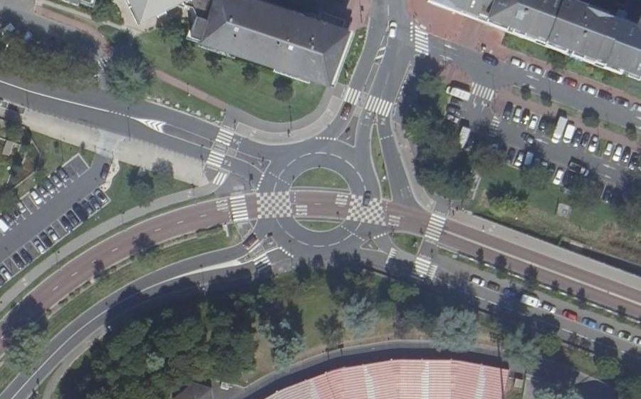 Vue aérienne du Rond-point anonyme n°27437846