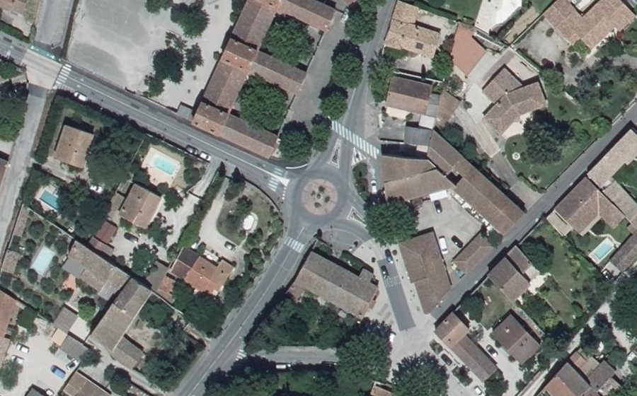 Vue aérienne du Rond-point anonyme n°274425800