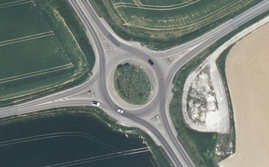 Vue aérienne du Rond-point anonyme n°27448426