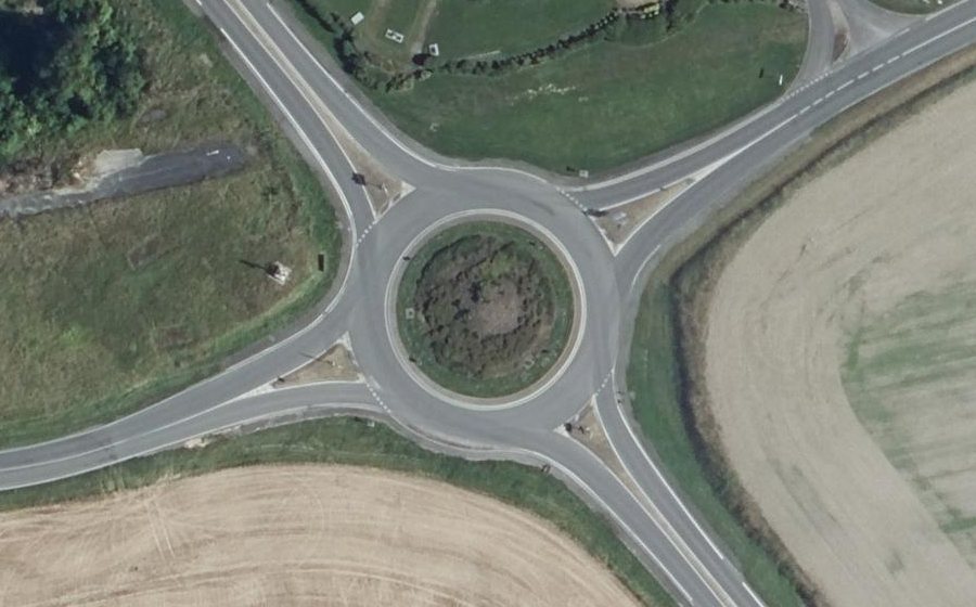 Vue aérienne du Rond-point anonyme n°27448430