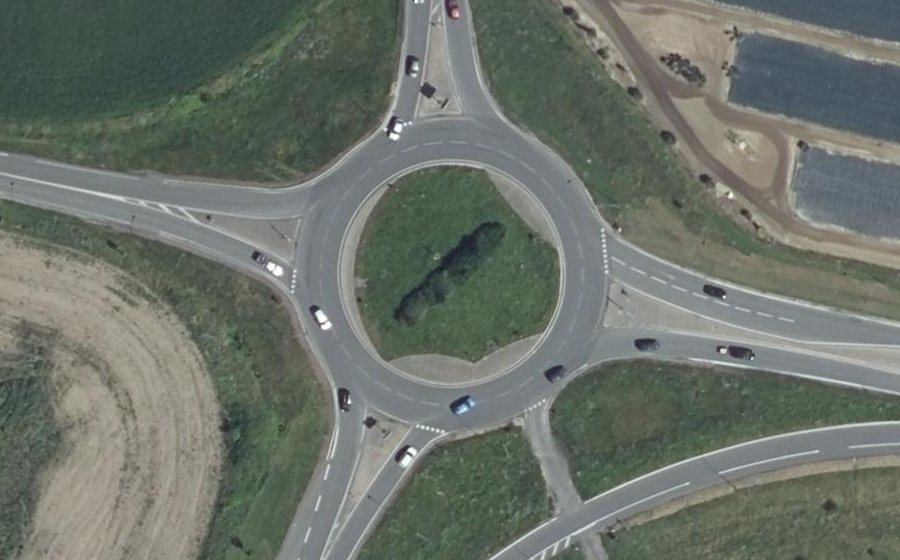 Vue aérienne du Rond-point anonyme n°27448431