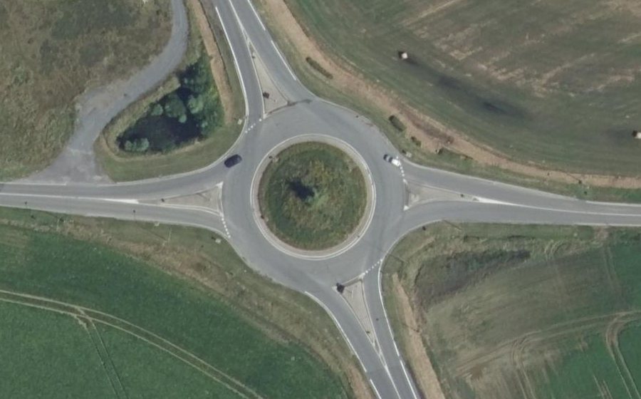 Vue aérienne du Rond-point anonyme n°27448434