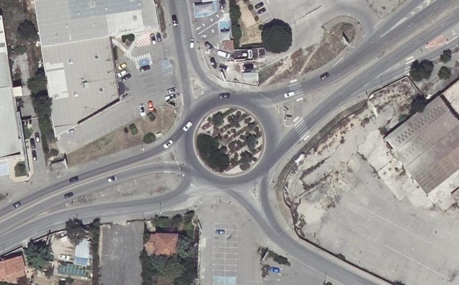 Vue aérienne du Rond-point anonyme n°27449873