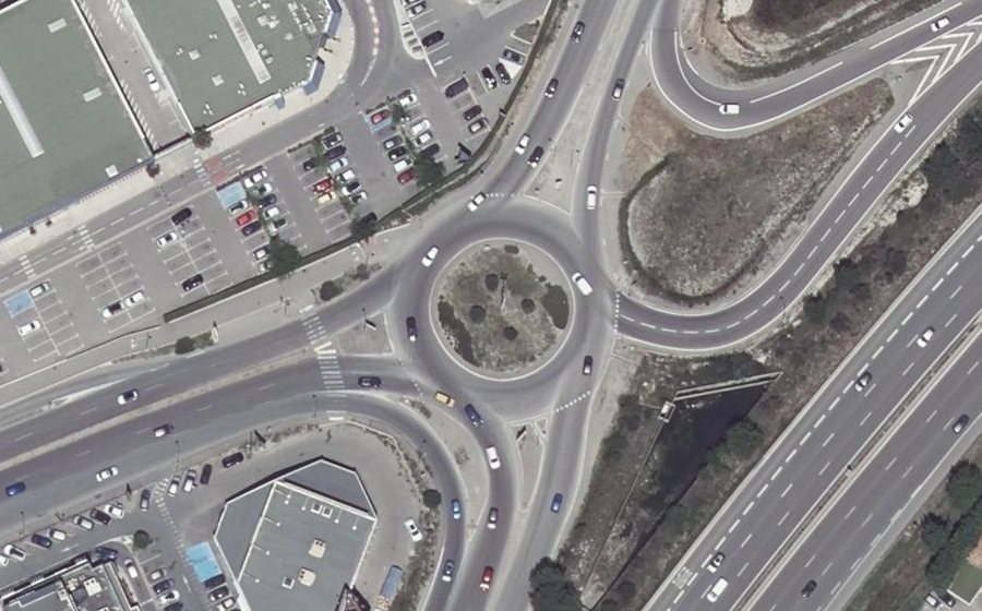 Vue aérienne du Rond-point anonyme n°27450243