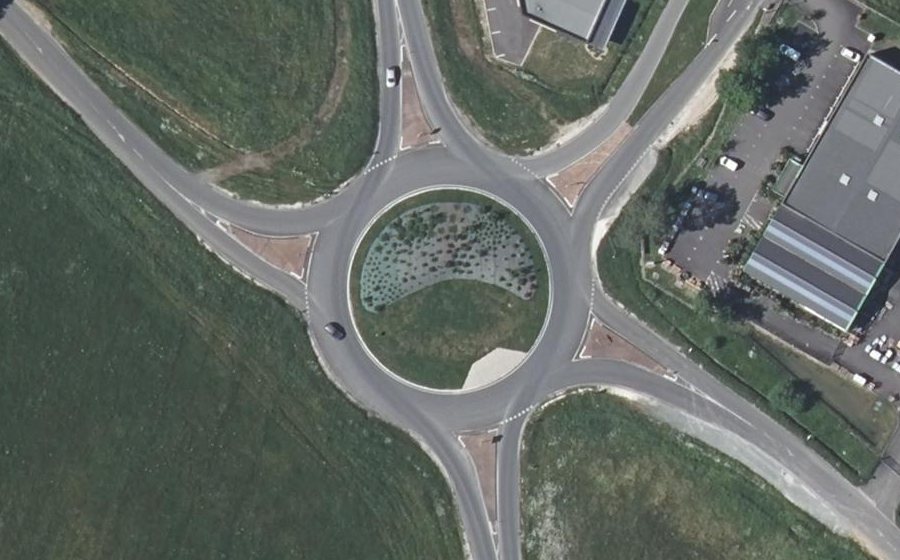 Vue aérienne du Rond-point anonyme n°274505827