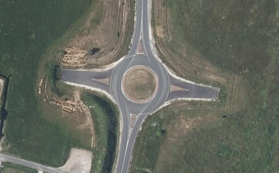 Vue aérienne du Rond-point anonyme n°274505830