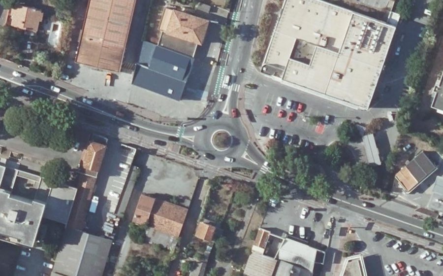 Vue aérienne du Rond-point anonyme n°274562783