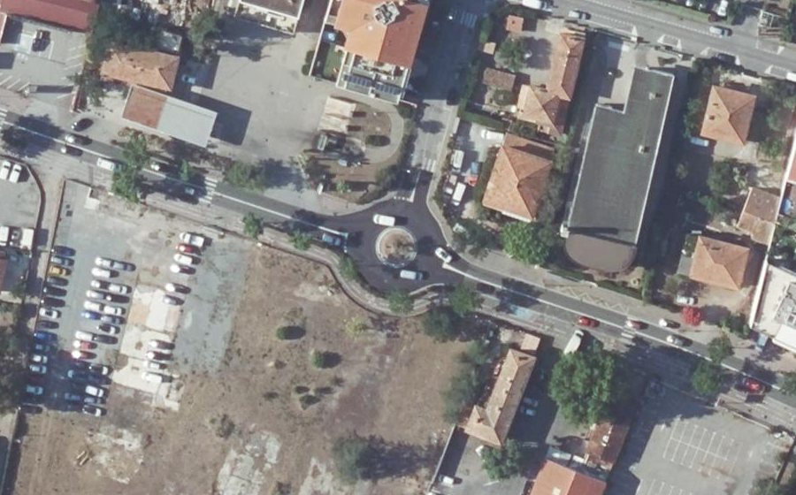 Vue aérienne du Rond-point anonyme n°274562784