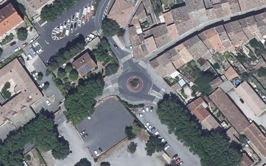 Vue aérienne du Rond-point anonyme n°27459232