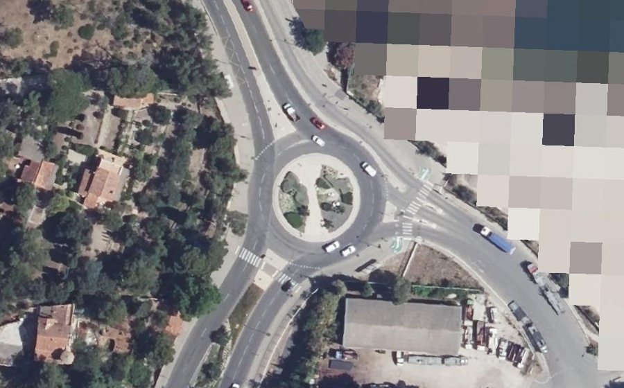 Vue aérienne du Rond-point anonyme n°274600550