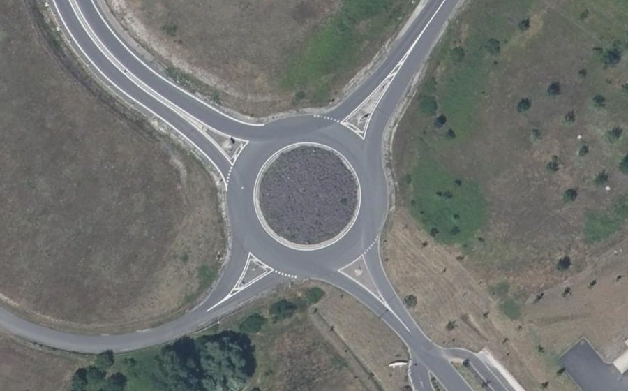 Vue aérienne du Rond-point anonyme n°27461115