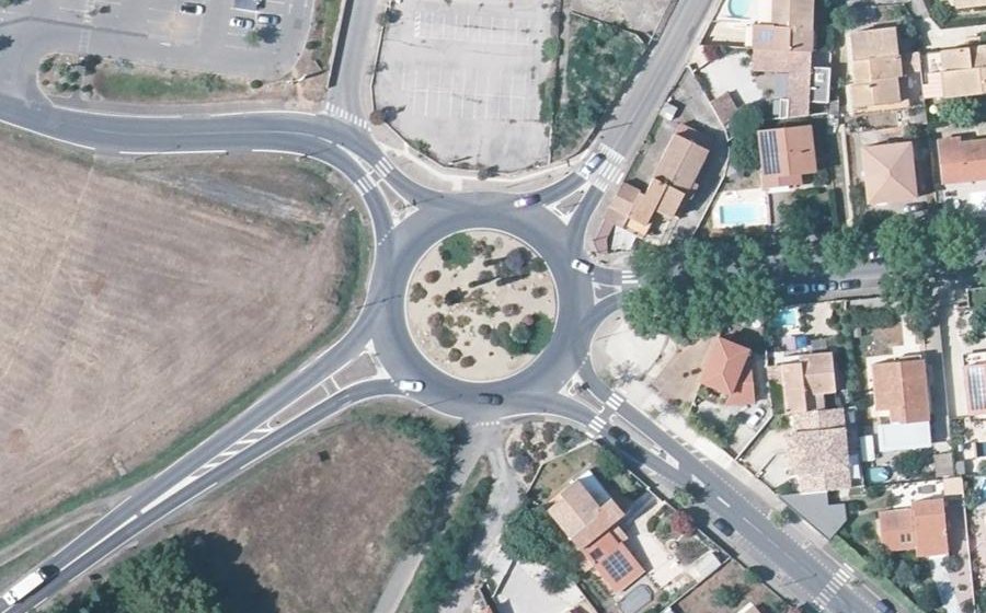 Vue aérienne du Rond-point anonyme n°27461765