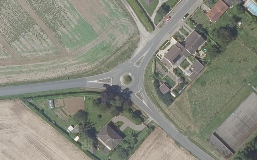 Vue aérienne du Rond-point anonyme n°27465764