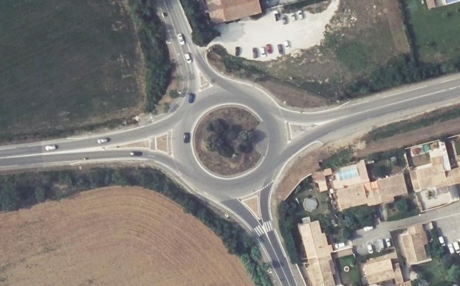 Vue aérienne du Rond-point anonyme n°27466926