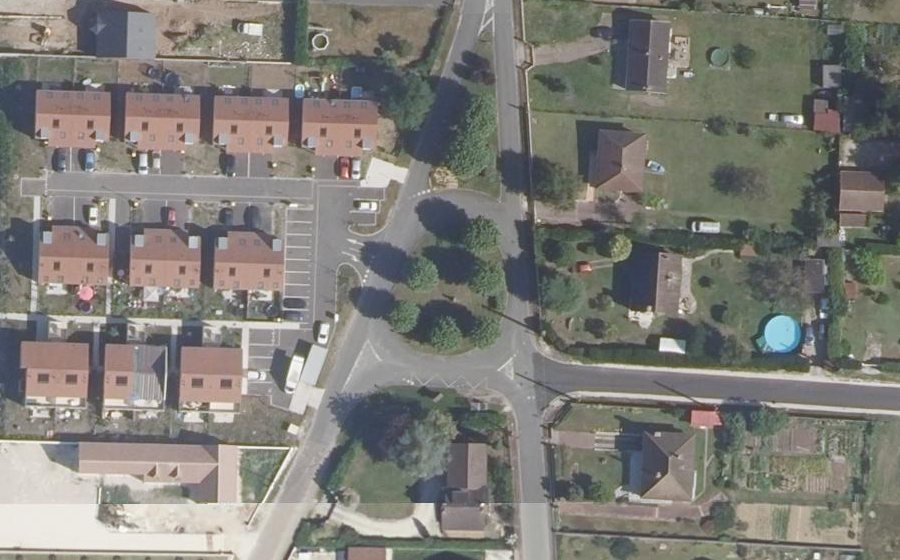 Vue aérienne du Rond-point anonyme n°27468299