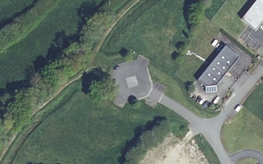 Vue aérienne du Rond-point anonyme n°274707591