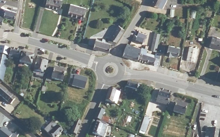 Vue aérienne du Rond-point anonyme n°27472153