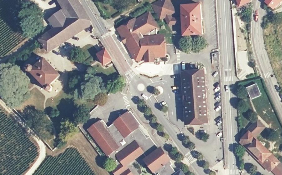 Vue aérienne du Rond-point anonyme n°274721723
