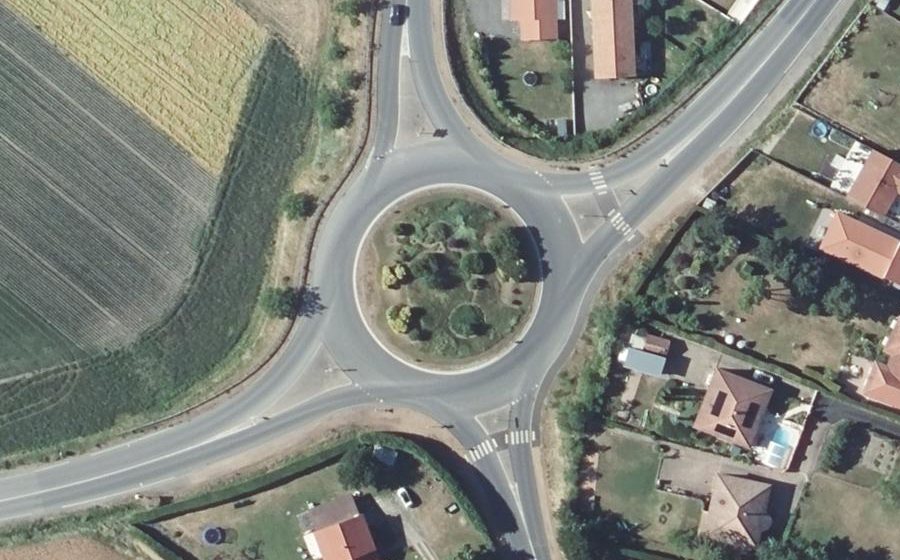 Vue aérienne du Rond-point anonyme n°27472279