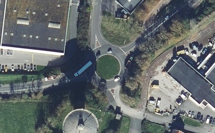 Vue aérienne du Rond-point anonyme n°27473927