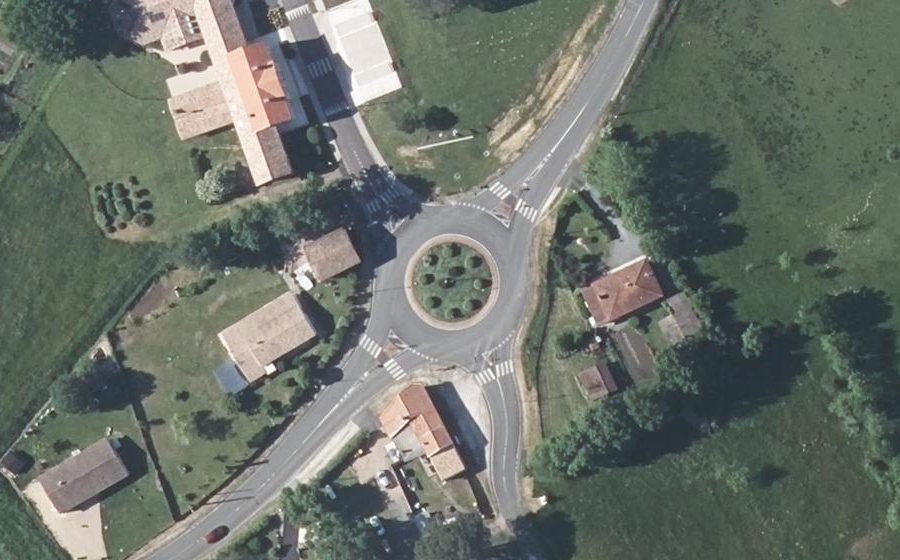 Vue aérienne du Rond-point anonyme n°274781105