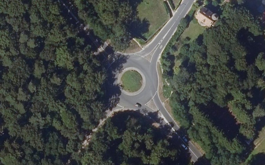 Vue aérienne du Rond-point anonyme n°27478978