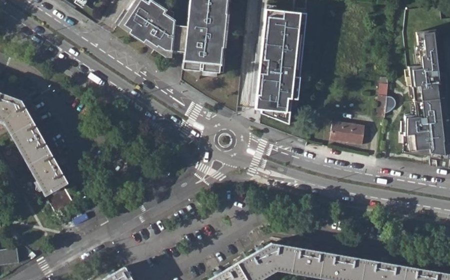 Vue aérienne du Rond-point anonyme n°27480195