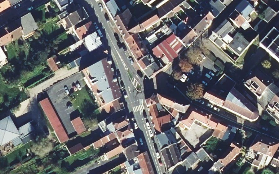 Vue aérienne du Rond-point anonyme n°274835622