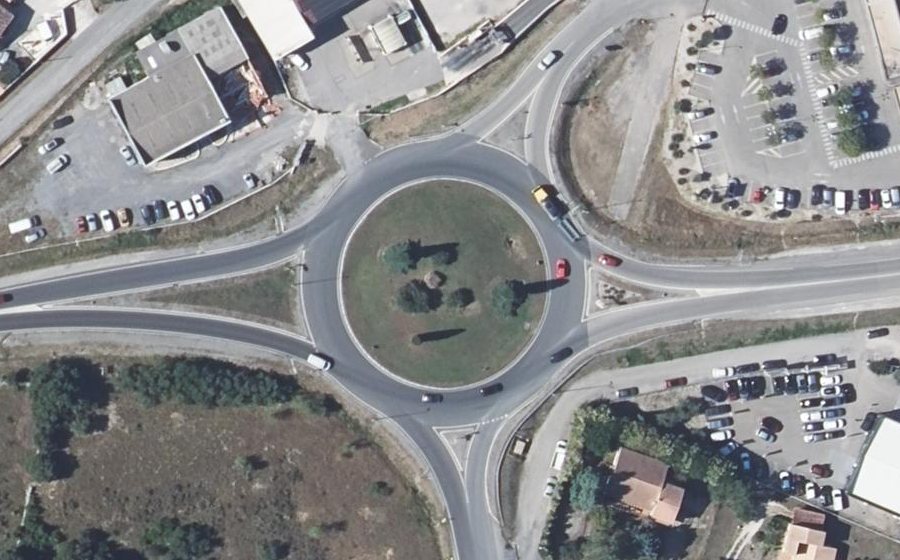 Vue aérienne du Rond-point anonyme n°27484244