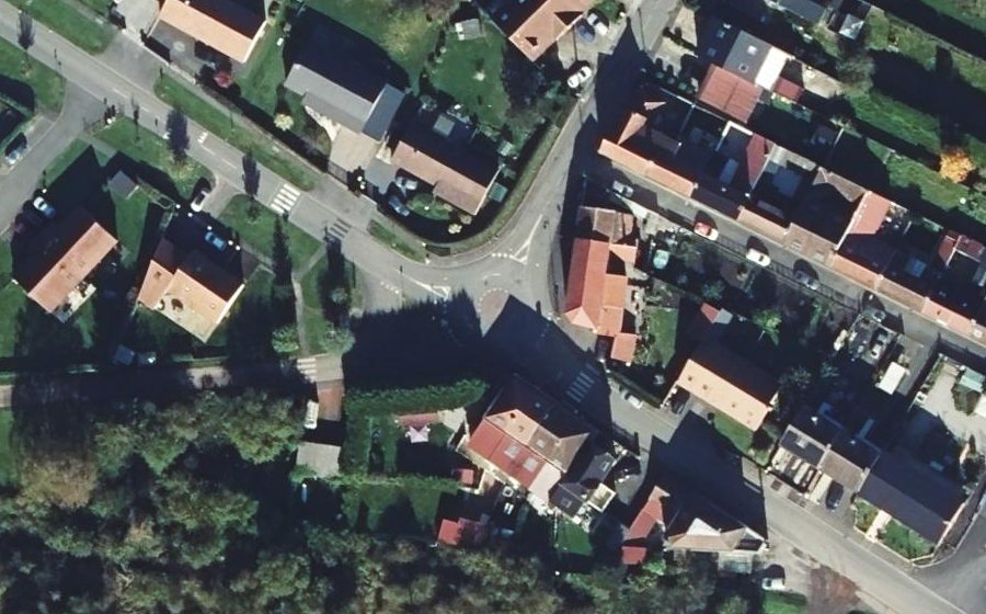 Vue aérienne du Rond-point anonyme n°274845565