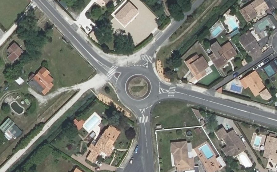 Vue aérienne du Rond-point anonyme n°27485284