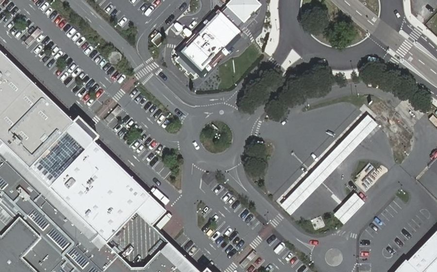 Vue aérienne du Rond-point anonyme n°27486421