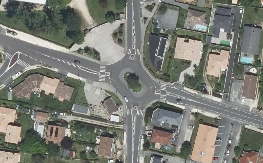 Vue aérienne du Rond-point anonyme n°27486626