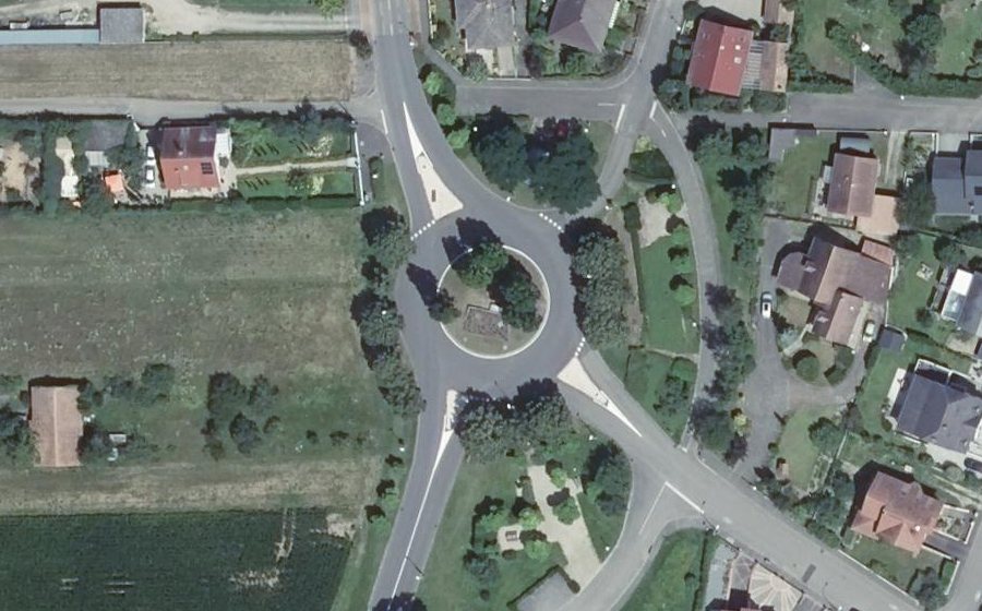 Vue aérienne du Rond-point anonyme n°27487830